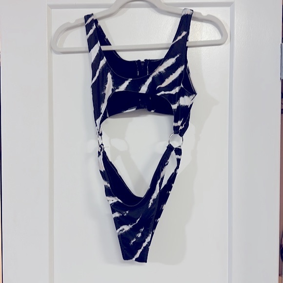 Matte Collection Riley Monokini - Picture 6 of 6